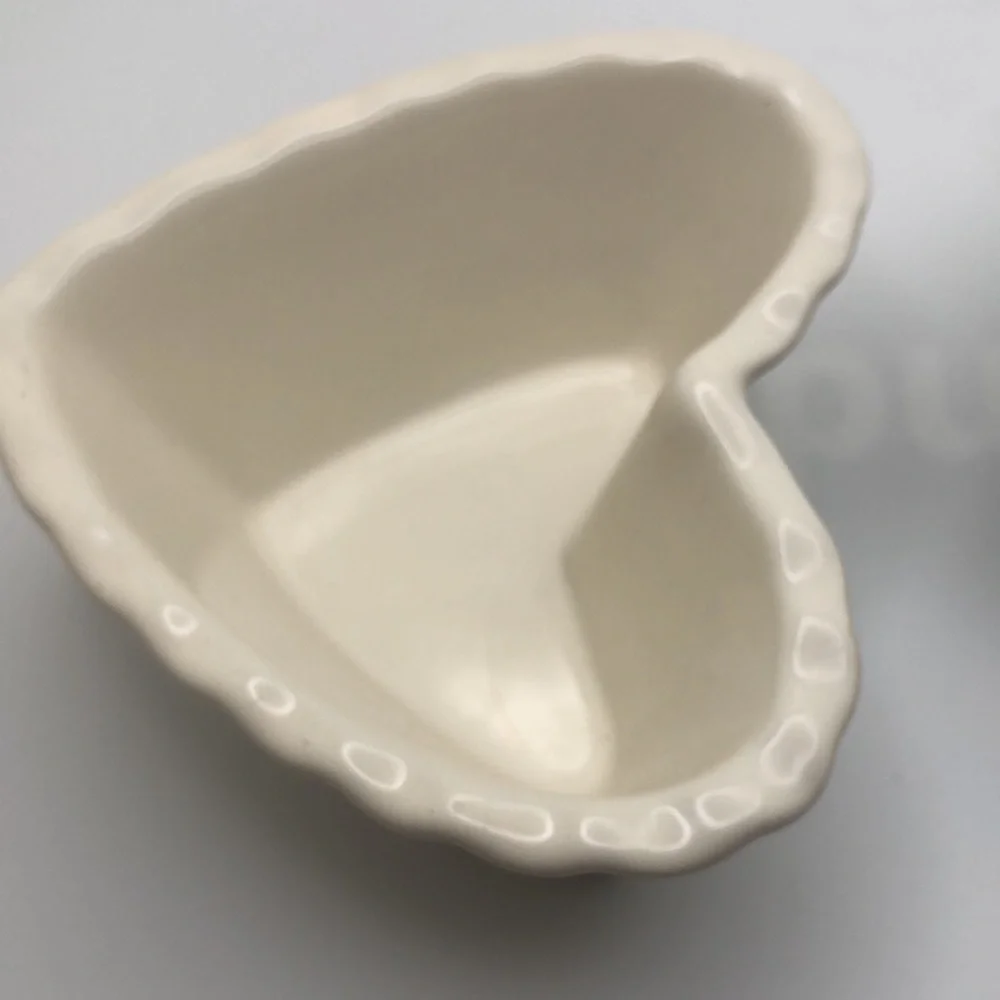 Crate & Barrel 2 White Ceramic Heart-Shaped Baking Dishes. VTG Romantic EC